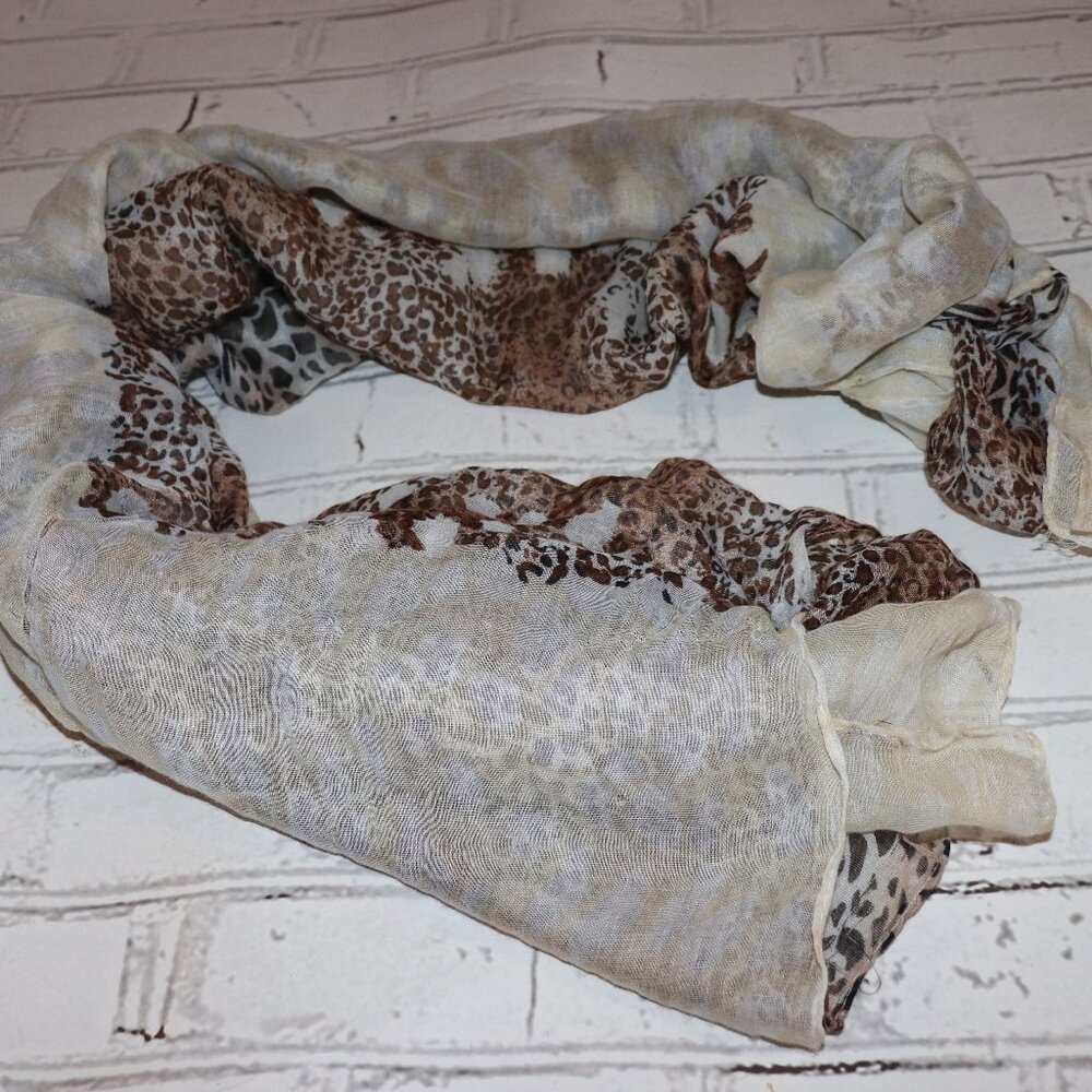 🐆 Cream & Brown Animal Print Scarf – 68" × 41" Wild Elegance · Soft Drape ·